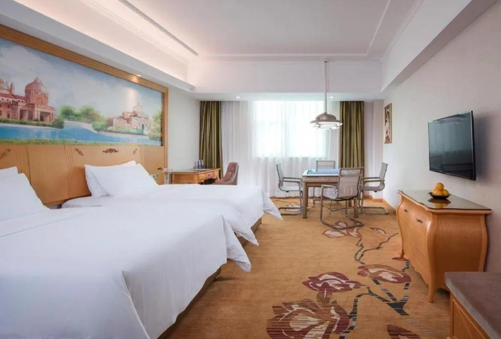 Bed in Vienna Hotel Guangdong Huizhou Lilin North Railway Station