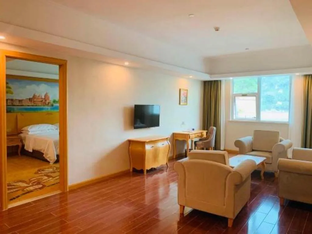 Vienna Hotel Guangdong Huizhou Lilin North Railway Station