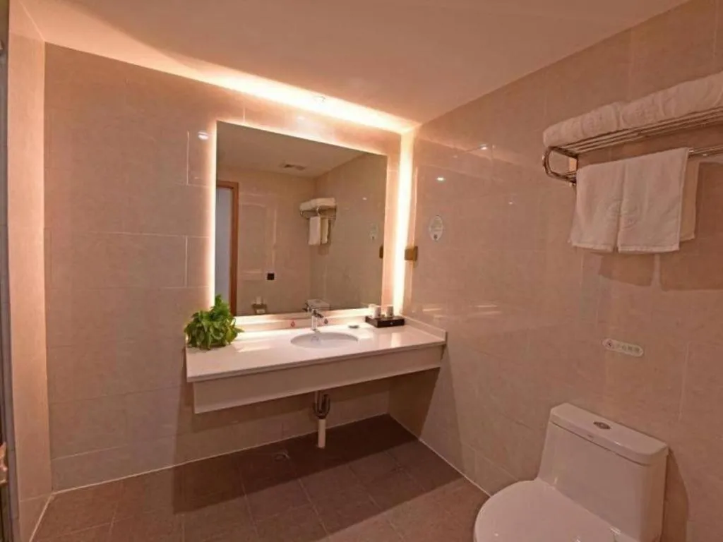 GreenTree Inn Tongxiang Chongfuzhen World Fur Center Branch