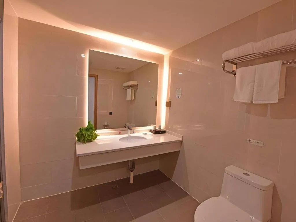 GreenTree Inn Tongxiang Chongfuzhen World Fur Center Branch