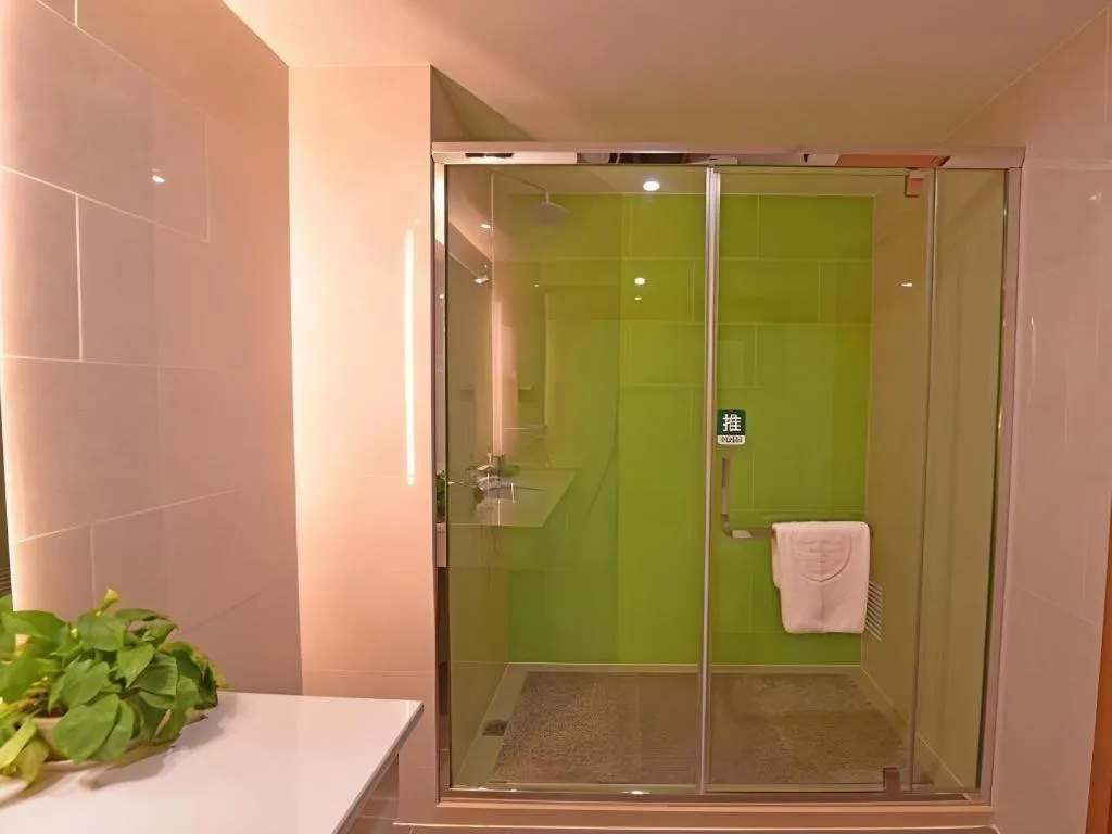 GreenTree Inn Tongxiang Chongfuzhen World Fur Center Branch