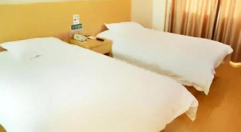 Bed in GreenTree Inn Binzhou Bus Station