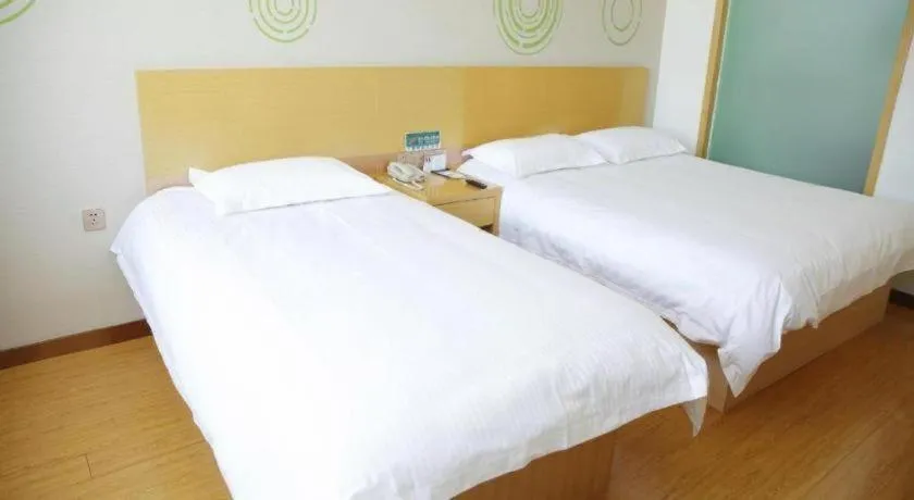 Bed in GreenTree Inn Binzhou Bus Station