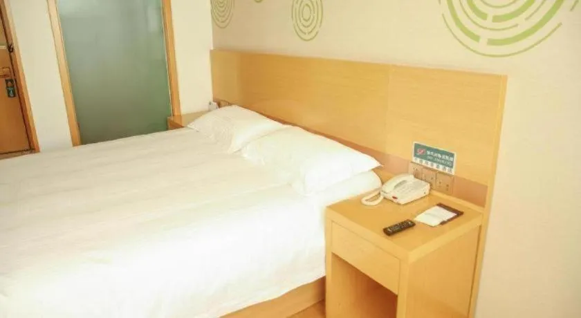 Bed in GreenTree Inn Binzhou Bus Station