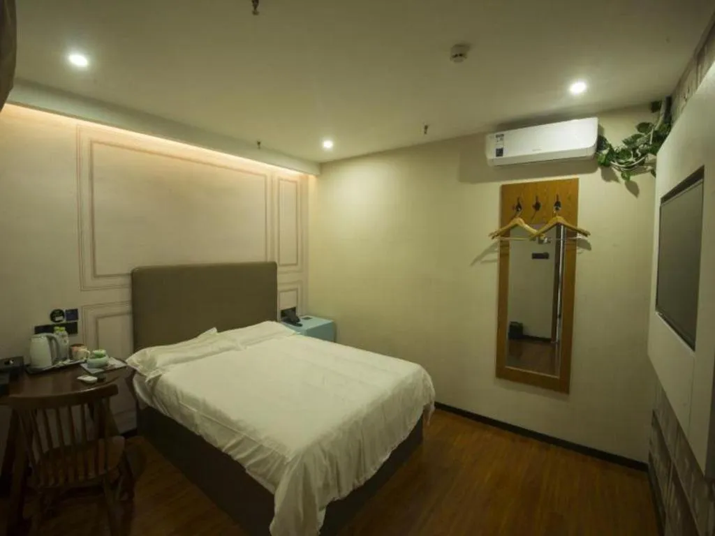 Bed in GreenTree Inn Binzhou Bus Station