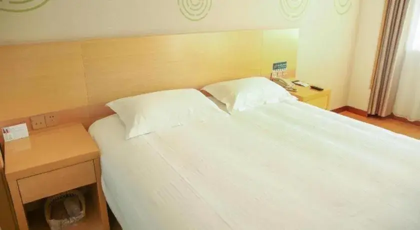 Bed in GreenTree Inn Binzhou Bus Station Bed in GreenTree Inn Binzhou Bus Station