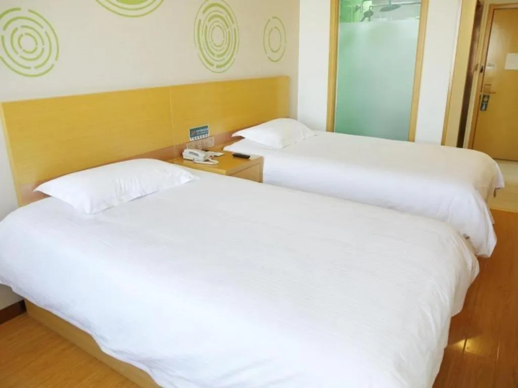 Bed in GreenTree Inn Binzhou Bus Station