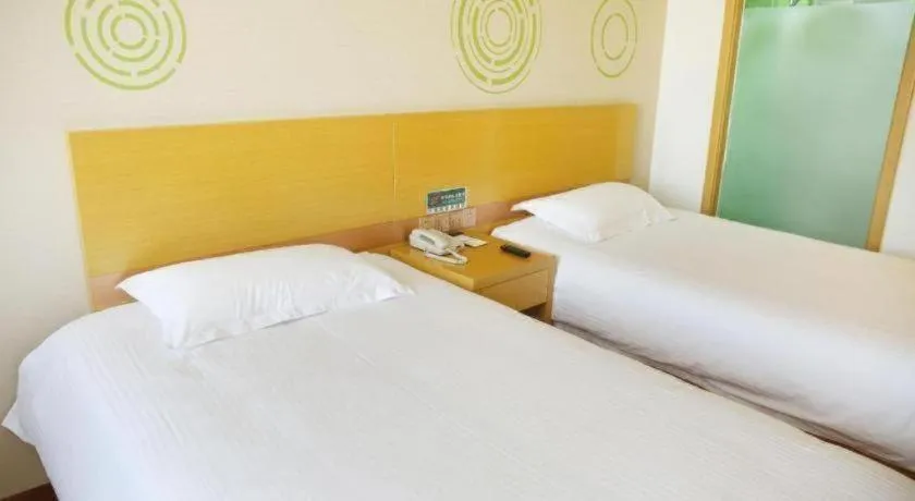 Bed in GreenTree Inn Binzhou Bus Station