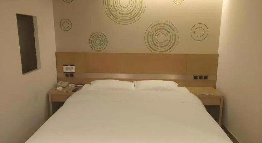 Bed in GreenTree Inn Ordos Kangbashi District Ulan Mulun Street Branch