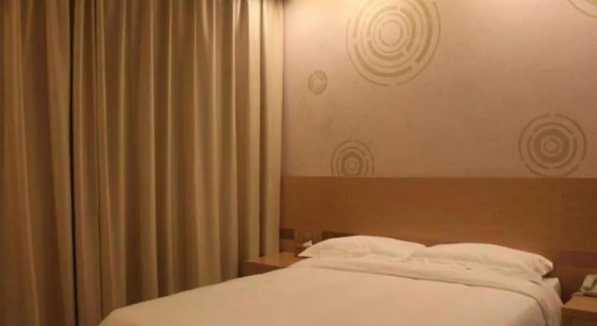 Bed in GreenTree Inn Jingjiang Xieqiao Town Xinhua Road