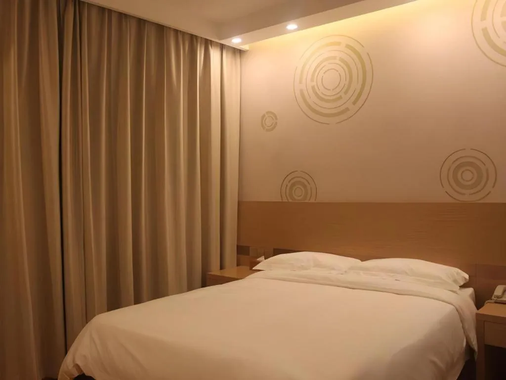 Bed in GreenTree Inn Jingjiang Xieqiao Town Xinhua Road
