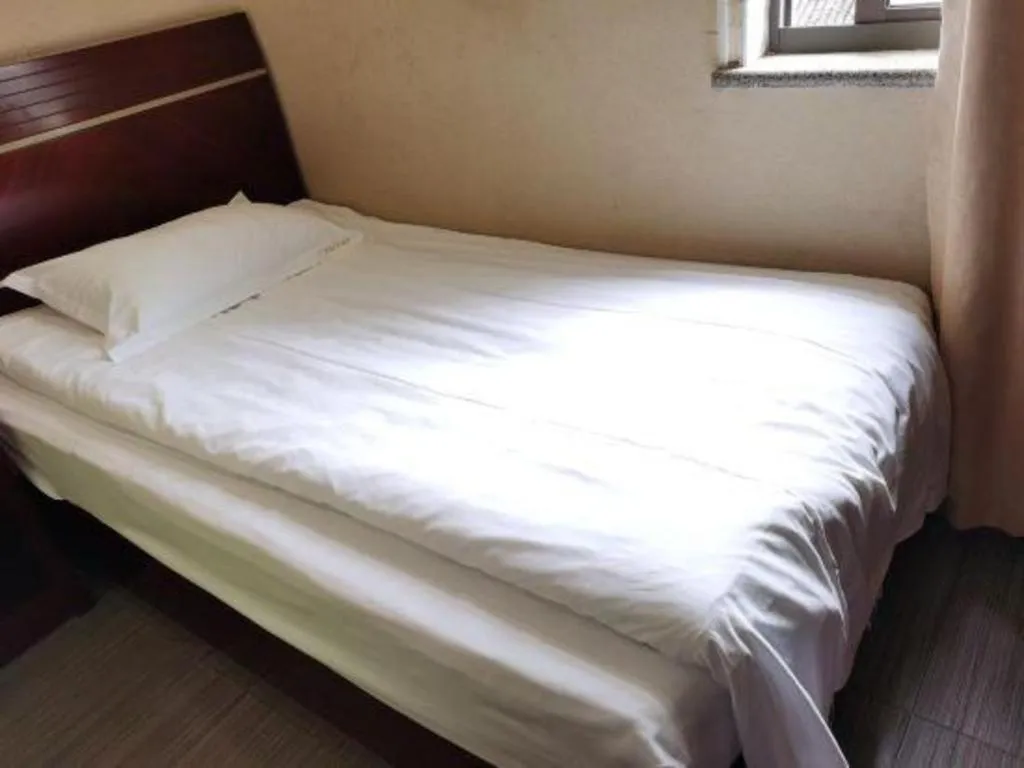 Bed in Shell Hotel Shanghai Baoshan Meilanhu Luosheng Road