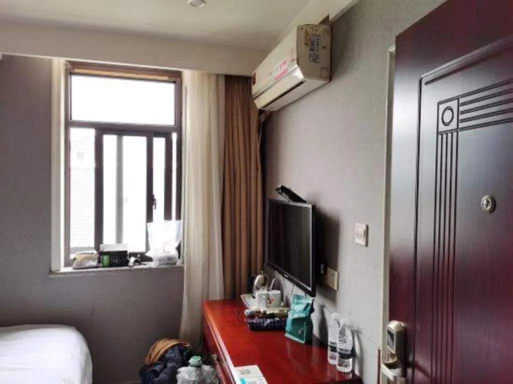 Bed in Shell Hotel Shanghai Baoshan Meilanhu Luosheng Road