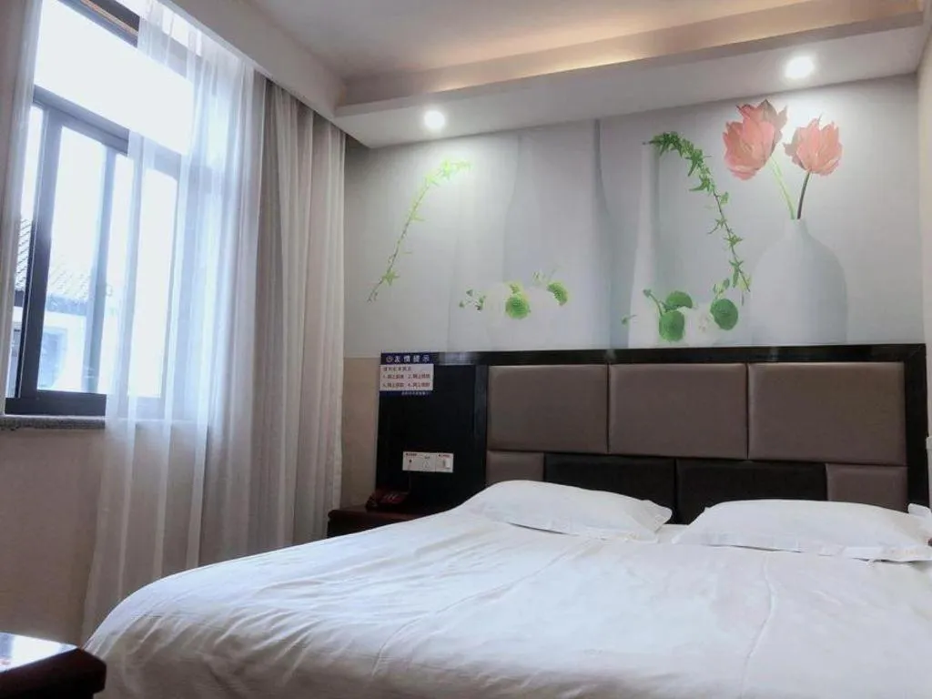 Bed in Shell Hotel Shanghai Baoshan Meilanhu Luosheng Road
