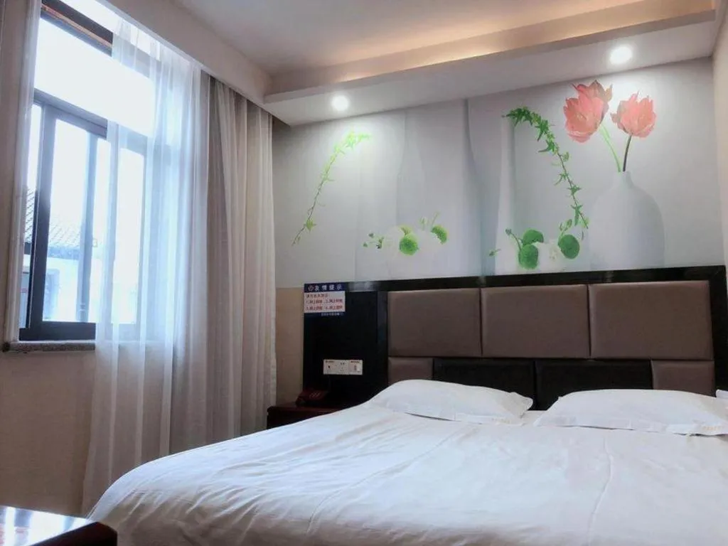Bed in Shell Hotel Shanghai Baoshan Meilanhu Luosheng Road