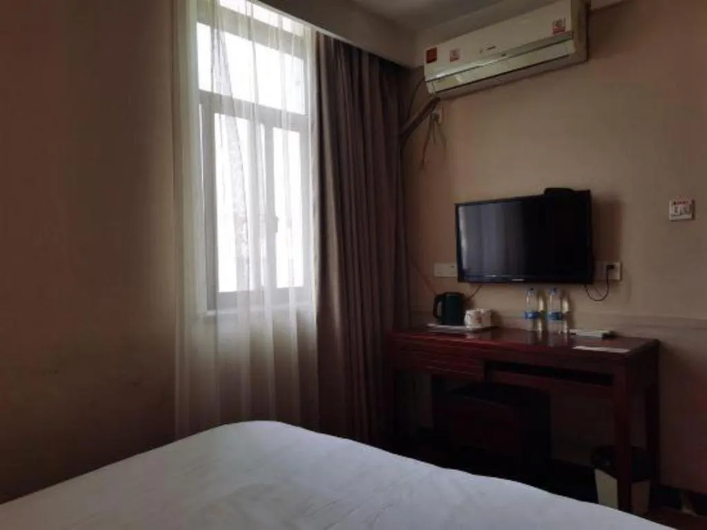 Bed in Shell Hotel Shanghai Baoshan Meilanhu Luosheng Road