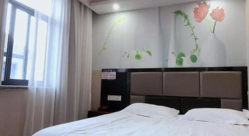 Bed in Shell Hotel Shanghai Baoshan Meilanhu Luosheng Road