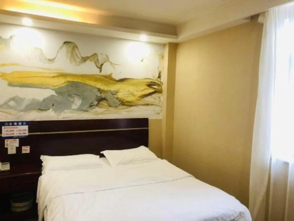 Bed in Shell Hotel Shanghai Baoshan Meilanhu Luosheng Road