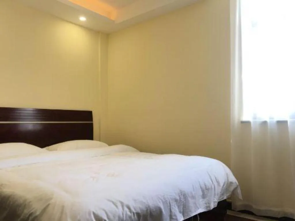 Bed in Shell Hotel Shanghai Baoshan Meilanhu Luosheng Road