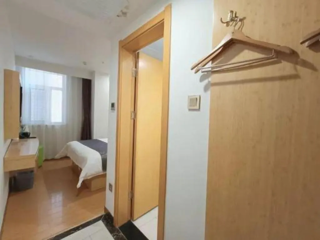 Bed in GreenTree Inn Chengde Shuangyu District Shuangtashan