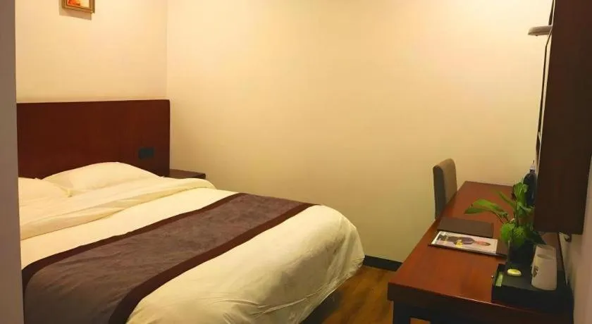 Bed in GreenTree Alliance Ningbo South Train Station Shunde Road Hotel