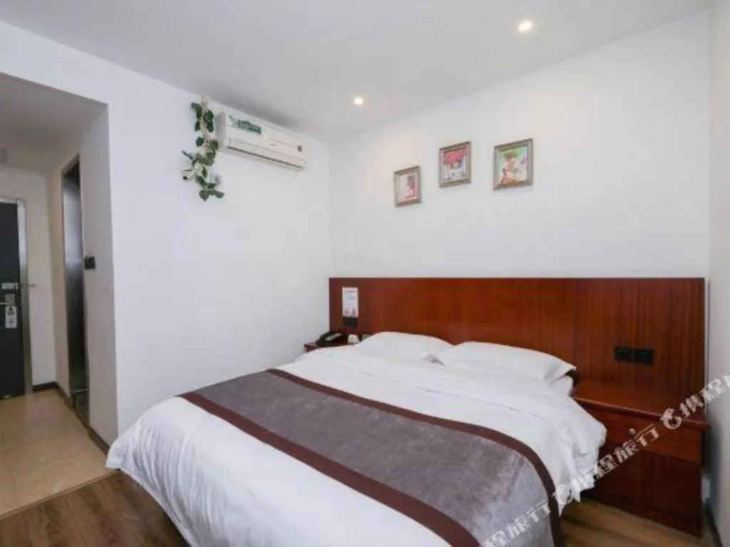 Bed in GreenTree Alliance Ningbo South Train Station Shunde Road Hotel