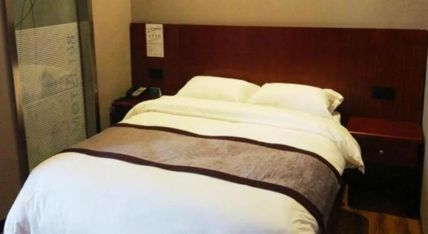 Bed in GreenTree Alliance Ningbo South Train Station Shunde Road Hotel
