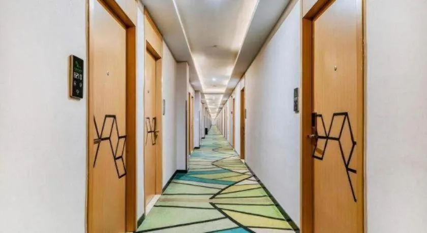 Vatica Hangzhou Xiasha Media College Hotel