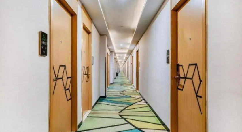 Vatica Hangzhou Xiasha Media College Hotel