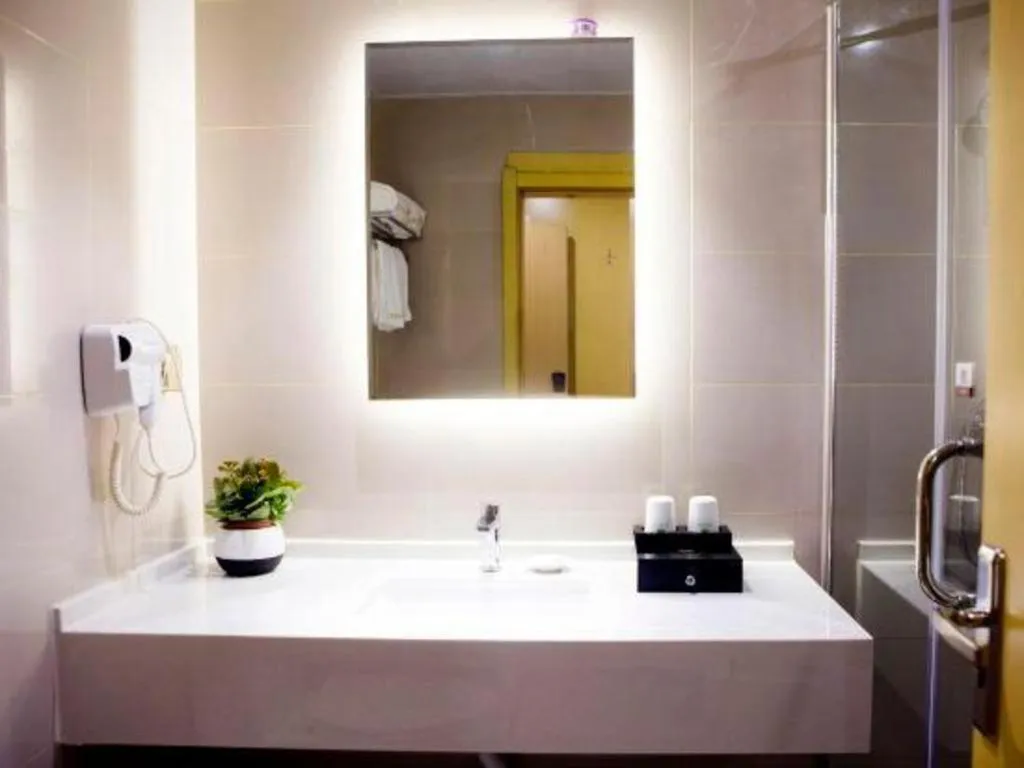 GreenTree Inn Huanggang City Wuxue City Kanjiang Avenue