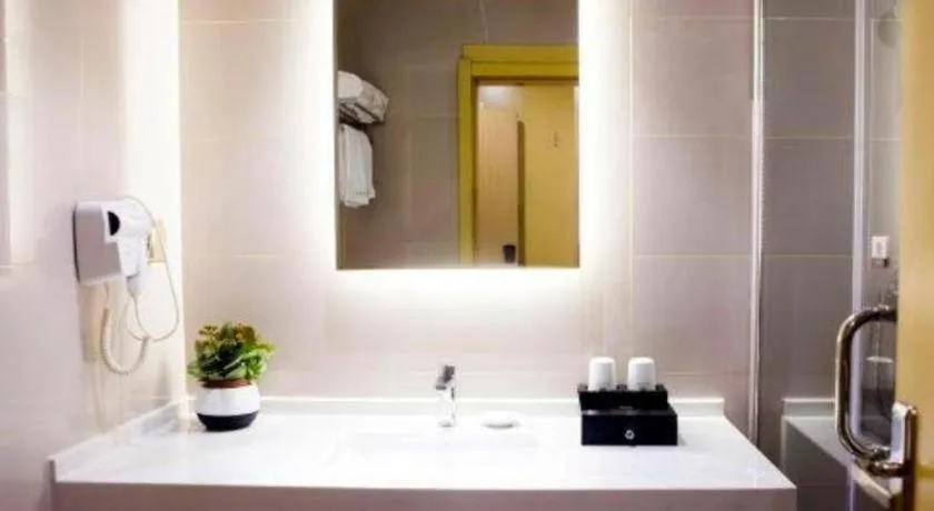 GreenTree Inn Huanggang City Wuxue City Kanjiang Avenue