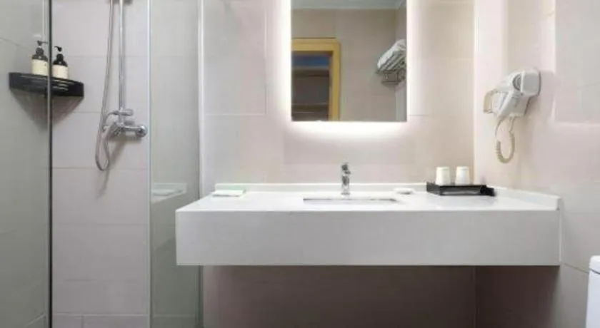 GreenTree Inn Huanggang City Wuxue City Kanjiang Avenue