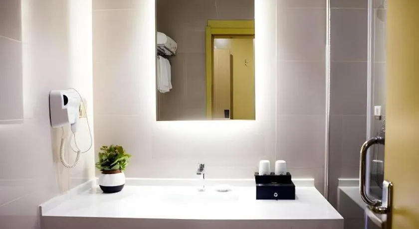 GreenTree Inn Huanggang City Wuxue City Kanjiang Avenue