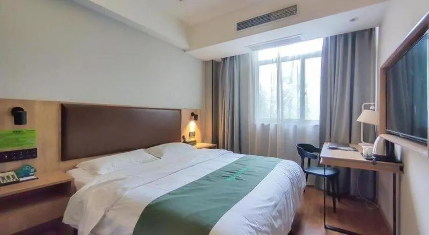 Bed in GreenTree Inn Wuxi Quanshan Center