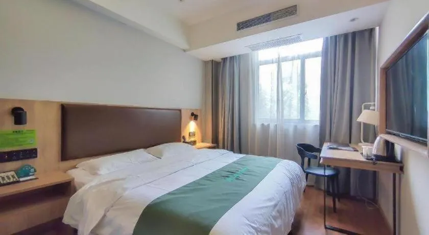Bed in GreenTree Inn Wuxi Quanshan Center