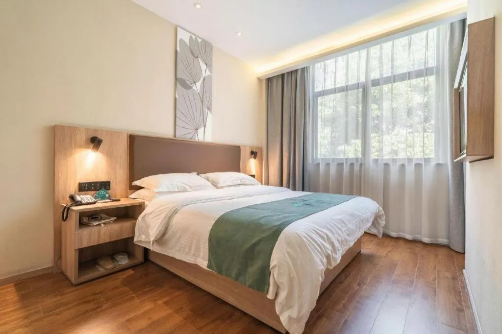Bed in GreenTree Inn Wuxi Quanshan Center