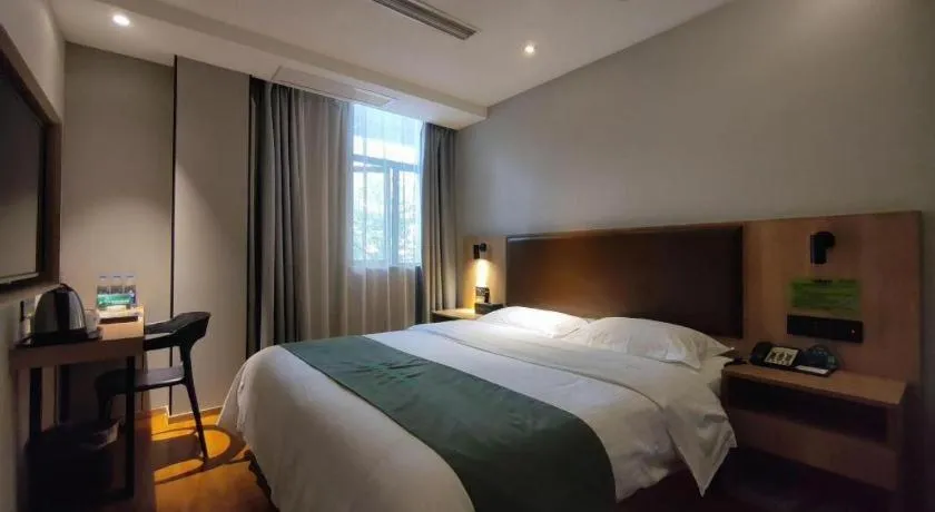 Bed in GreenTree Inn Wuxi Quanshan Center