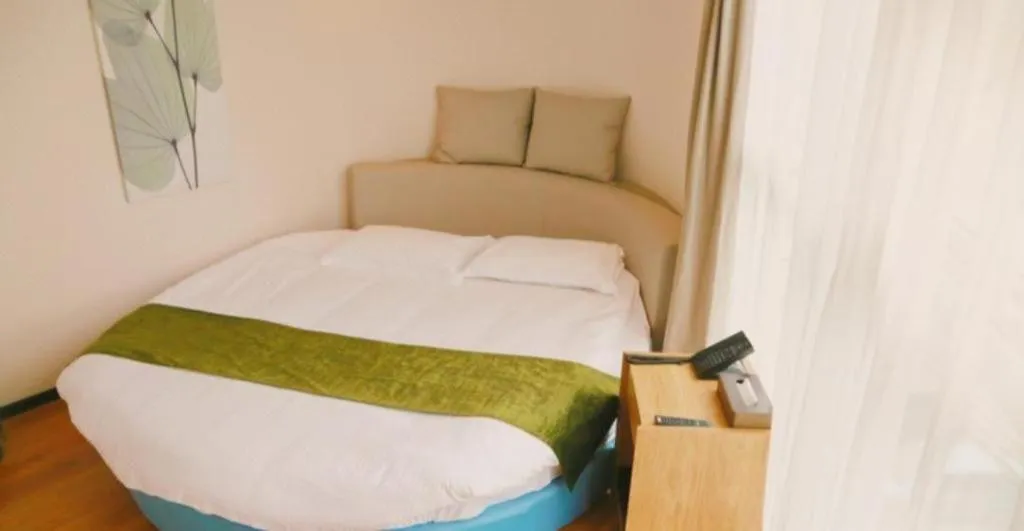 Bed in GreenTree Inn Nanjing Baijiahu