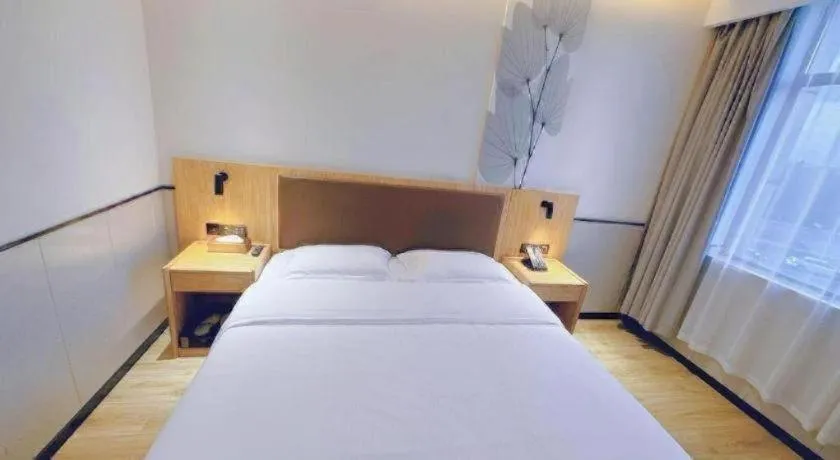 Bed in GreenTree Inn Nanjing Baijiahu