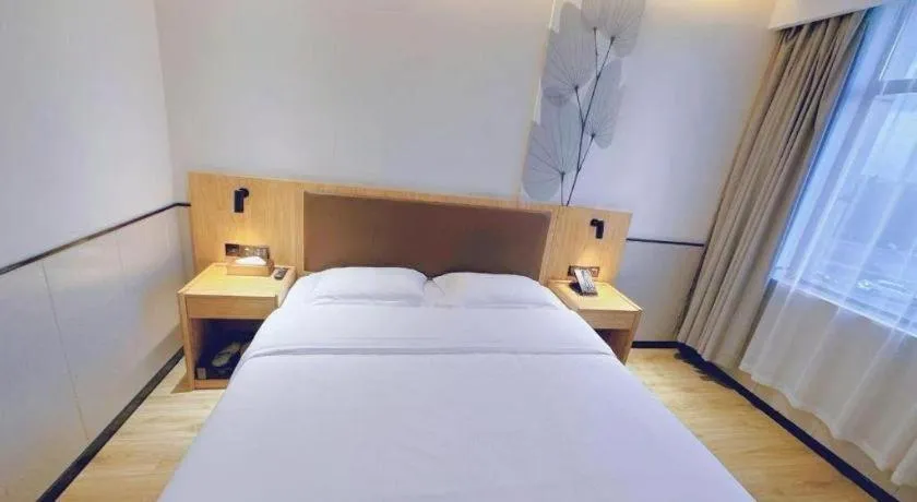 Bed in GreenTree Inn Nanjing Baijiahu