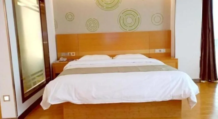 GreenTree Inn Fuyang Technician College