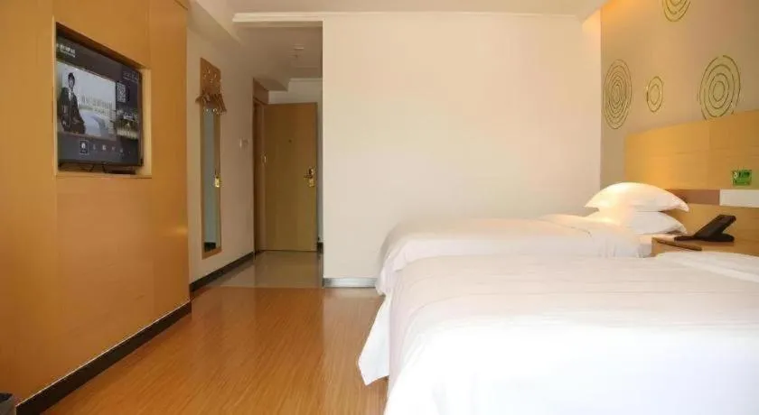 Bed in GreenTree Inn Beijing Shunyi Fengbo Metro Station