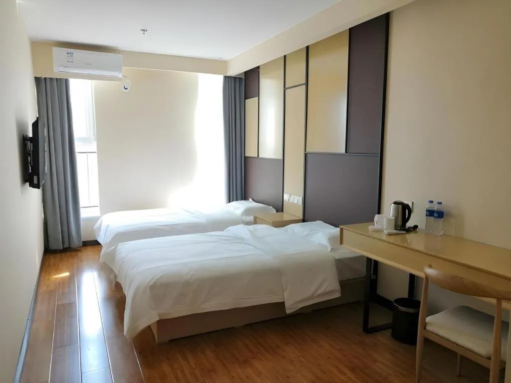 Bed in Shell Taiyuan South Station Shanxi University Hotel