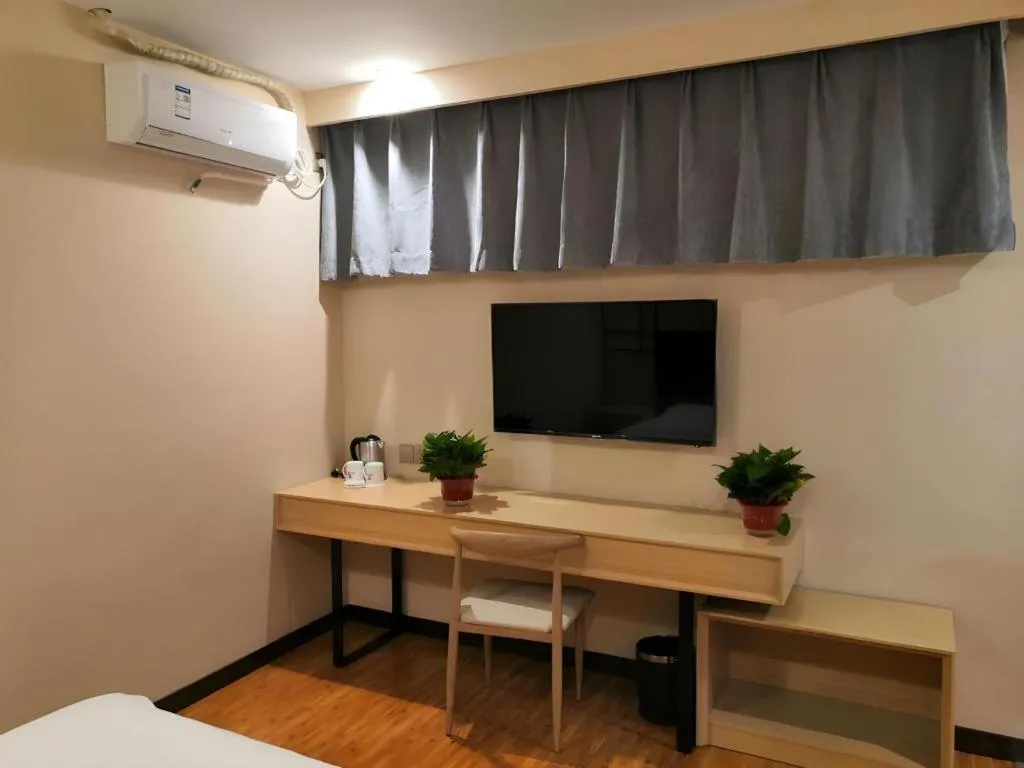 Bed in Shell Taiyuan South Station Shanxi University Hotel