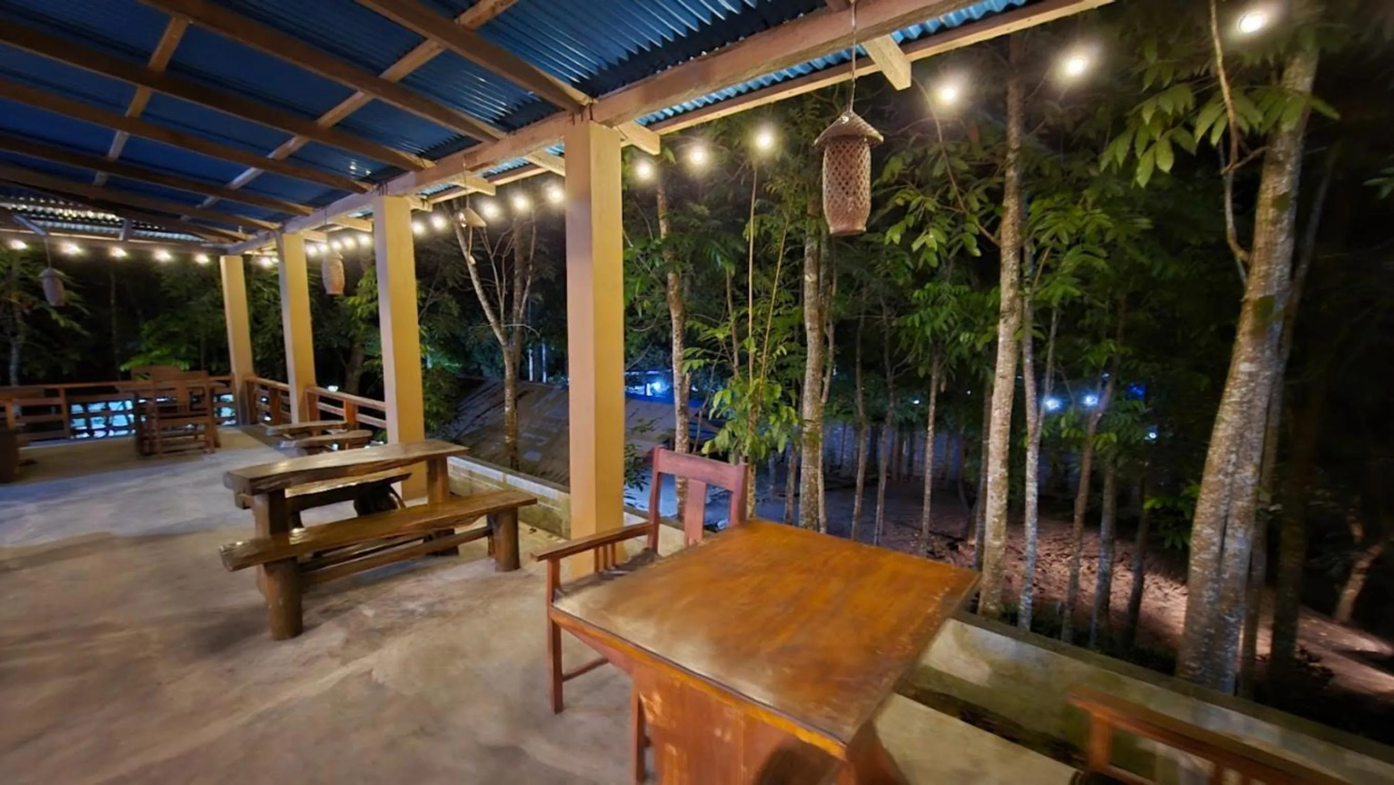 Patio in Tangkoko Macaca