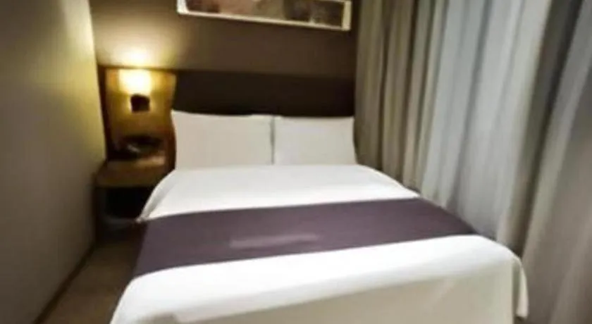 Bed in Home Inn Plus Shanghai Middle Ring Jinshajiang Road Fengzhuang Metro Station