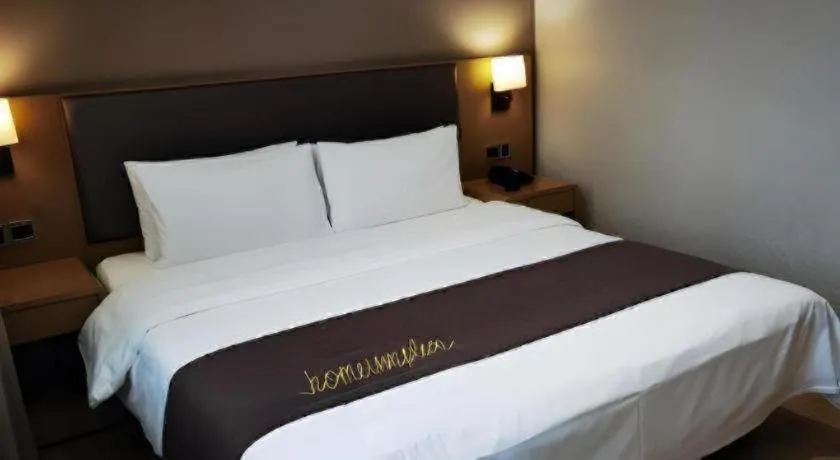Bed in Home Inn Plus Shanghai Middle Ring Jinshajiang Road Fengzhuang Metro Station