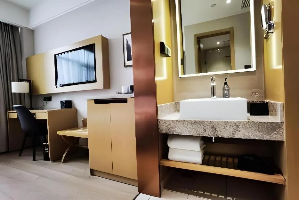 Home Inn Plus Shanghai Middle Ring Jinshajiang Road Fengzhuang Metro Station