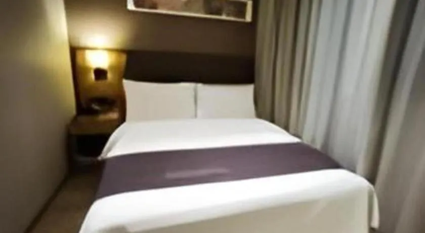 Bed in Home Inn Plus Shanghai Middle Ring Jinshajiang Road Fengzhuang Metro Station