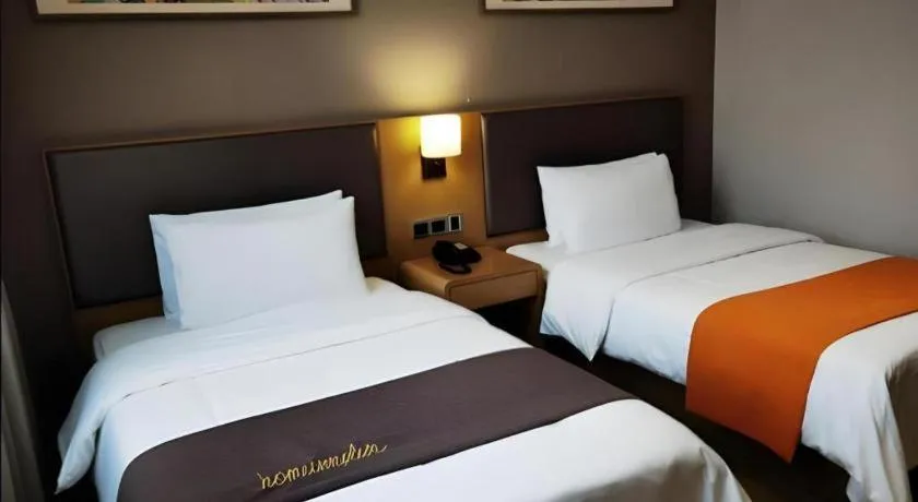 Bed in Home Inn Plus Shanghai Middle Ring Jinshajiang Road Fengzhuang Metro Station